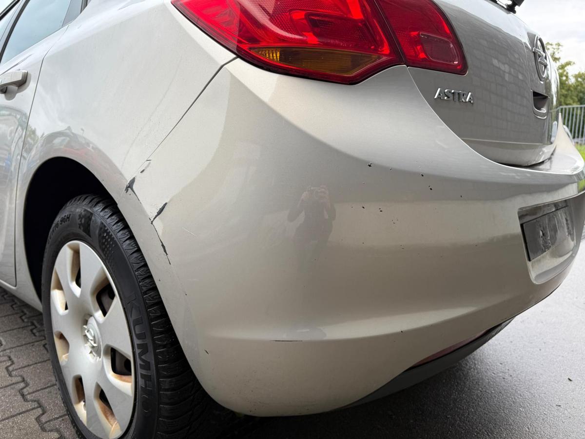 Opel Astra J original Stoßstange Stoßfänger hinten Z167 Pannacotta BJ09